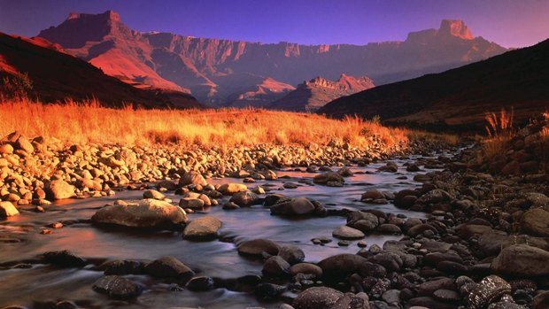 drakensberg-and-tugela-river-sunset-royal-natal-national-park-south-africa